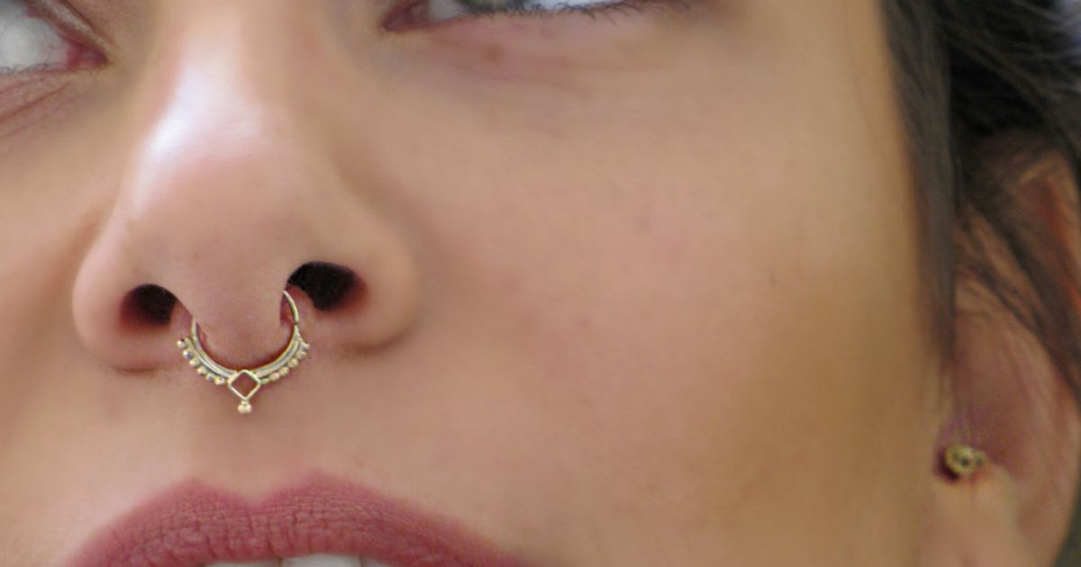 How To Put In A Labret Nose Stud