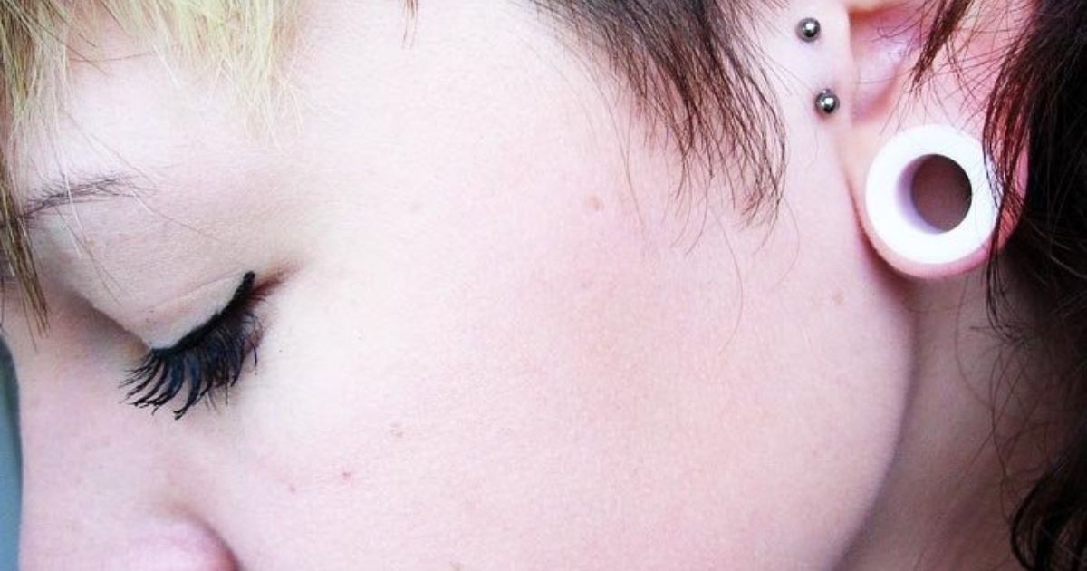 A Complete Guide to Tragus Piercings
